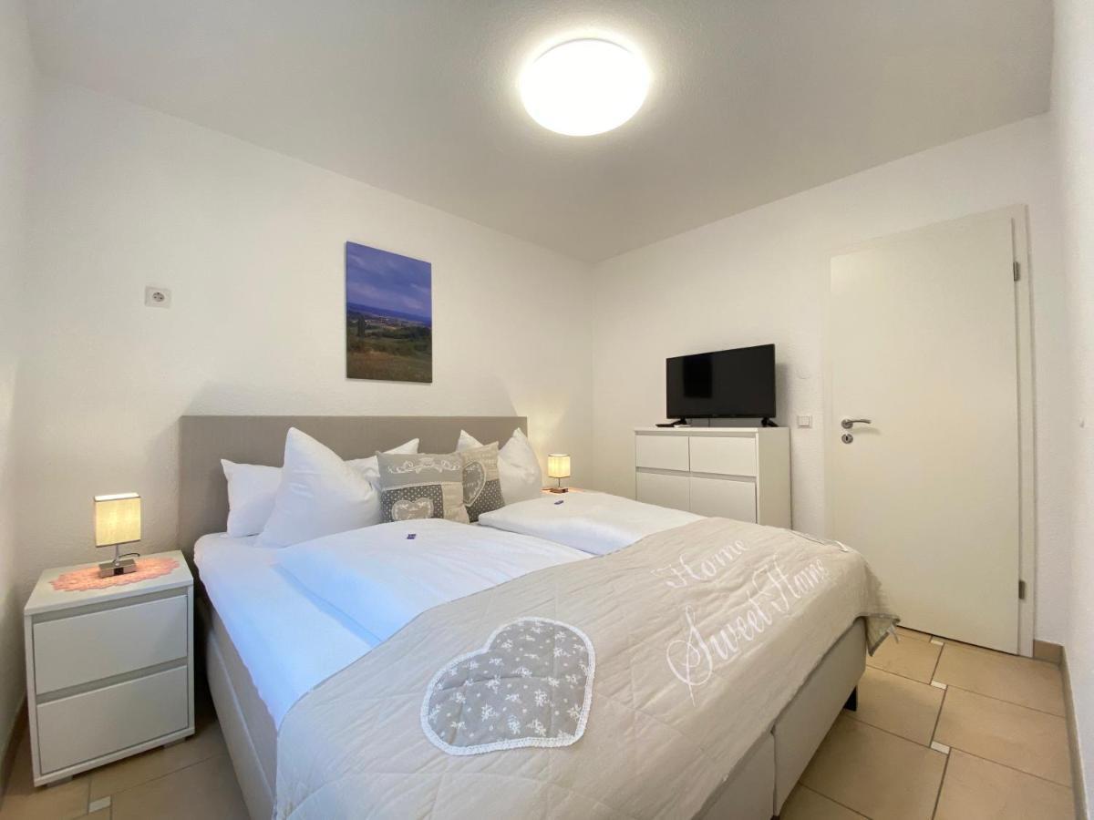 2 Zimmer Apartment, 70 Qm, Max 4 Pers, Private Terasse, 2 Parkplaetze, Internet 250 Mbit Gärtringen Exteriör bild