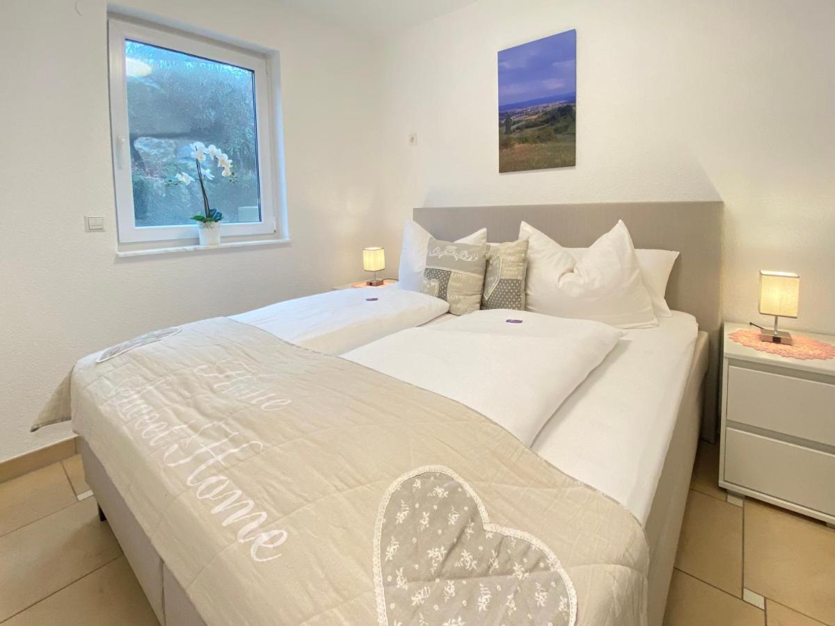 2 Zimmer Apartment, 70 Qm, Max 4 Pers, Private Terasse, 2 Parkplaetze, Internet 250 Mbit Gärtringen Exteriör bild