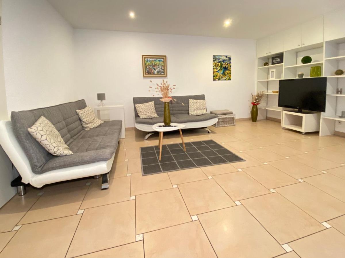 2 Zimmer Apartment, 70 Qm, Max 4 Pers, Private Terasse, 2 Parkplaetze, Internet 250 Mbit Gärtringen Exteriör bild