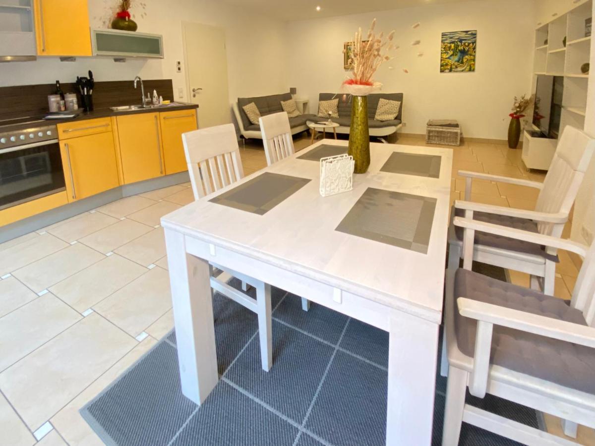 2 Zimmer Apartment, 70 Qm, Max 4 Pers, Private Terasse, 2 Parkplaetze, Internet 250 Mbit Gärtringen Exteriör bild