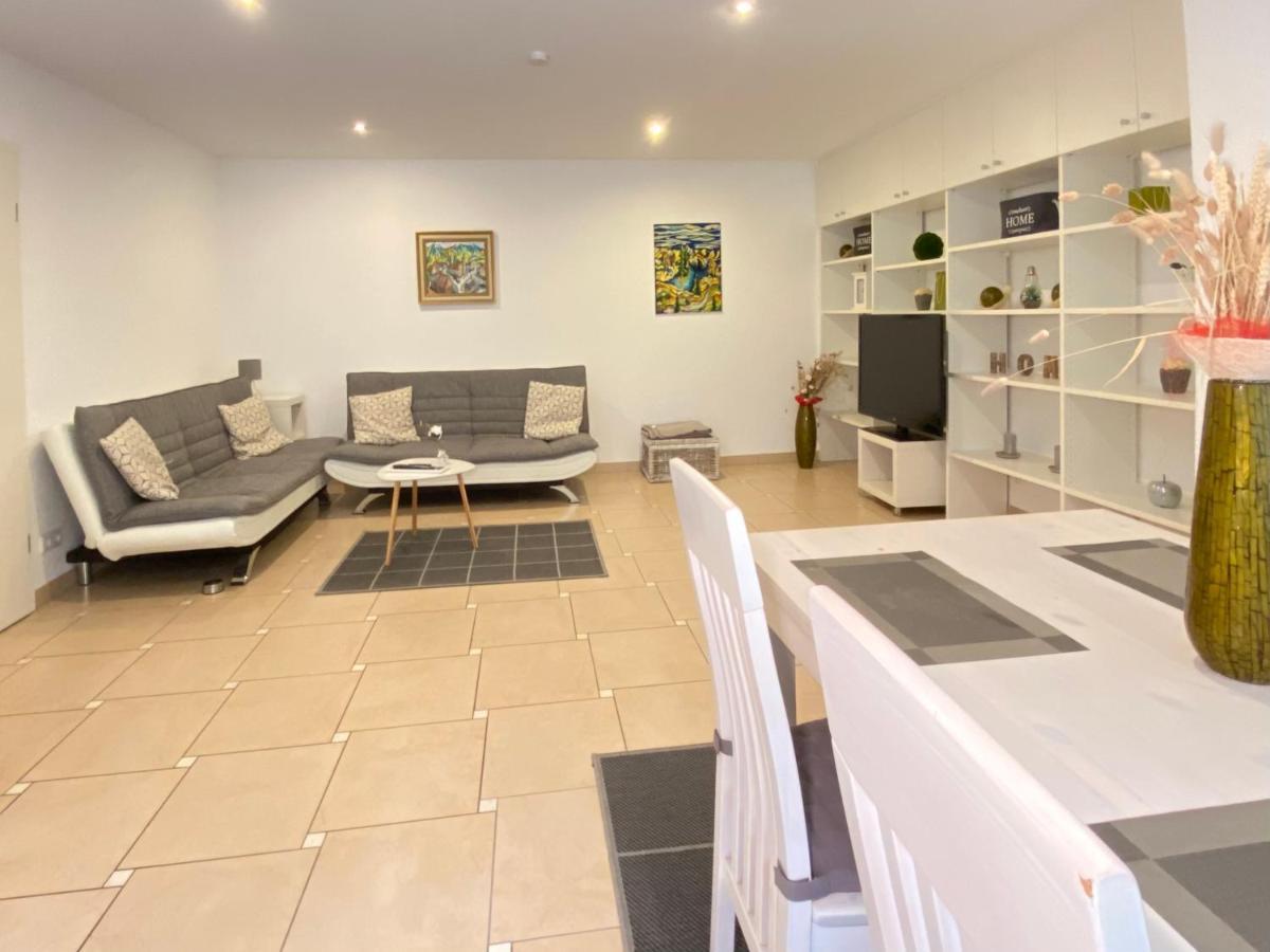 2 Zimmer Apartment, 70 Qm, Max 4 Pers, Private Terasse, 2 Parkplaetze, Internet 250 Mbit Gärtringen Exteriör bild
