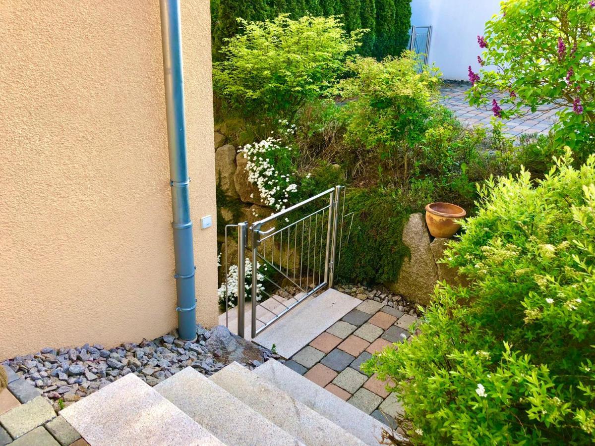 2 Zimmer Apartment, 70 Qm, Max 4 Pers, Private Terasse, 2 Parkplaetze, Internet 250 Mbit Gärtringen Exteriör bild