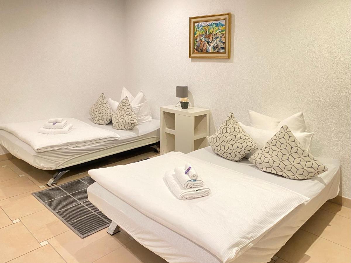 2 Zimmer Apartment, 70 Qm, Max 4 Pers, Private Terasse, 2 Parkplaetze, Internet 250 Mbit Gärtringen Exteriör bild